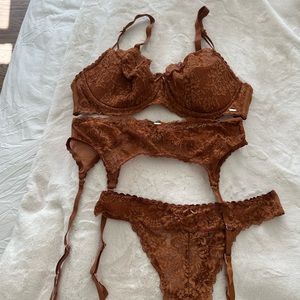 Love, Vera Nude Floral Lace Unlined Lingerie Set in Butter Toffee